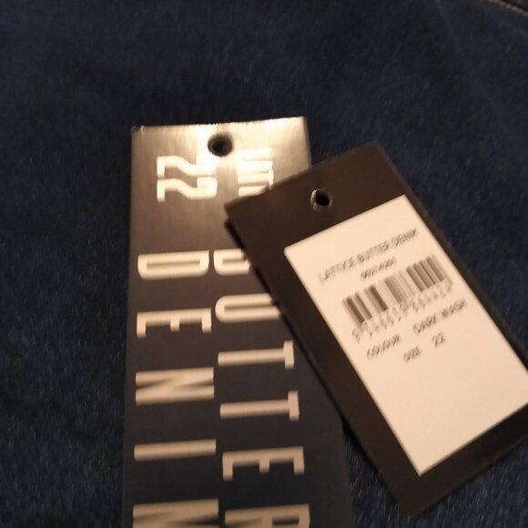 Butter Denim Lattice Capri Jean - mid wash - Picture 4 of 4